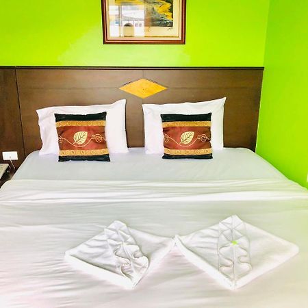Hollywood Inn Love Patong Экстерьер фото