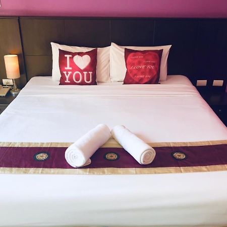 Hollywood Inn Love Patong Экстерьер фото