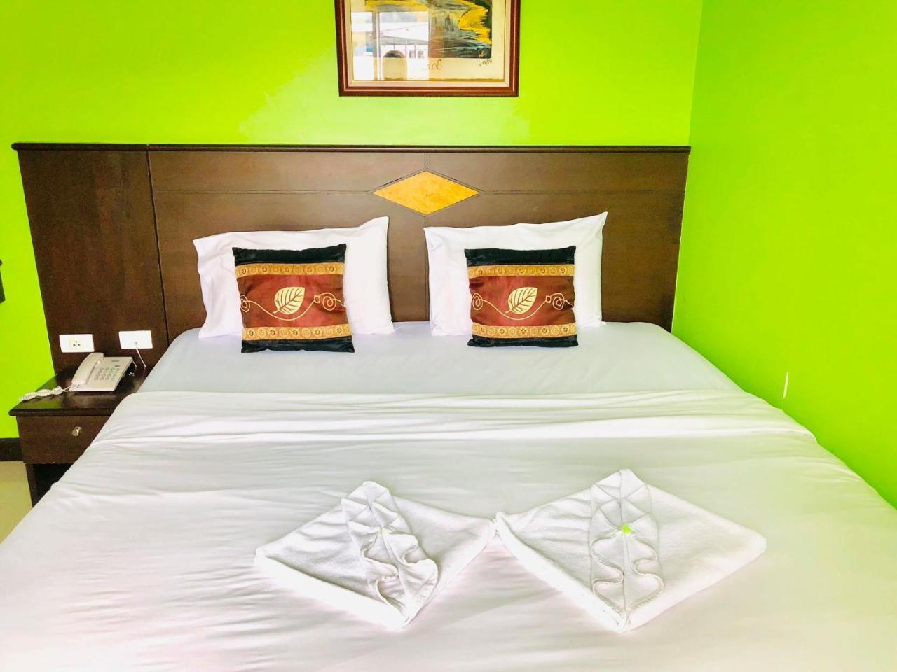 Hollywood Inn Love Patong Экстерьер фото