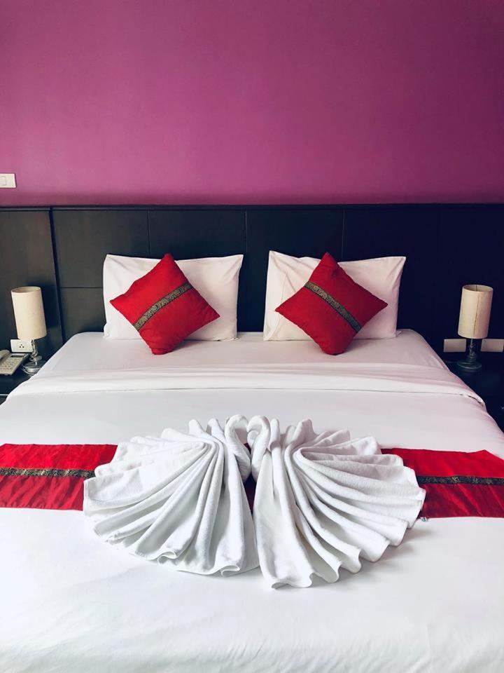 Hollywood Inn Love Patong Экстерьер фото