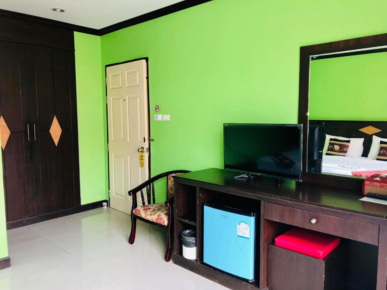 Hollywood Inn Love Patong Экстерьер фото