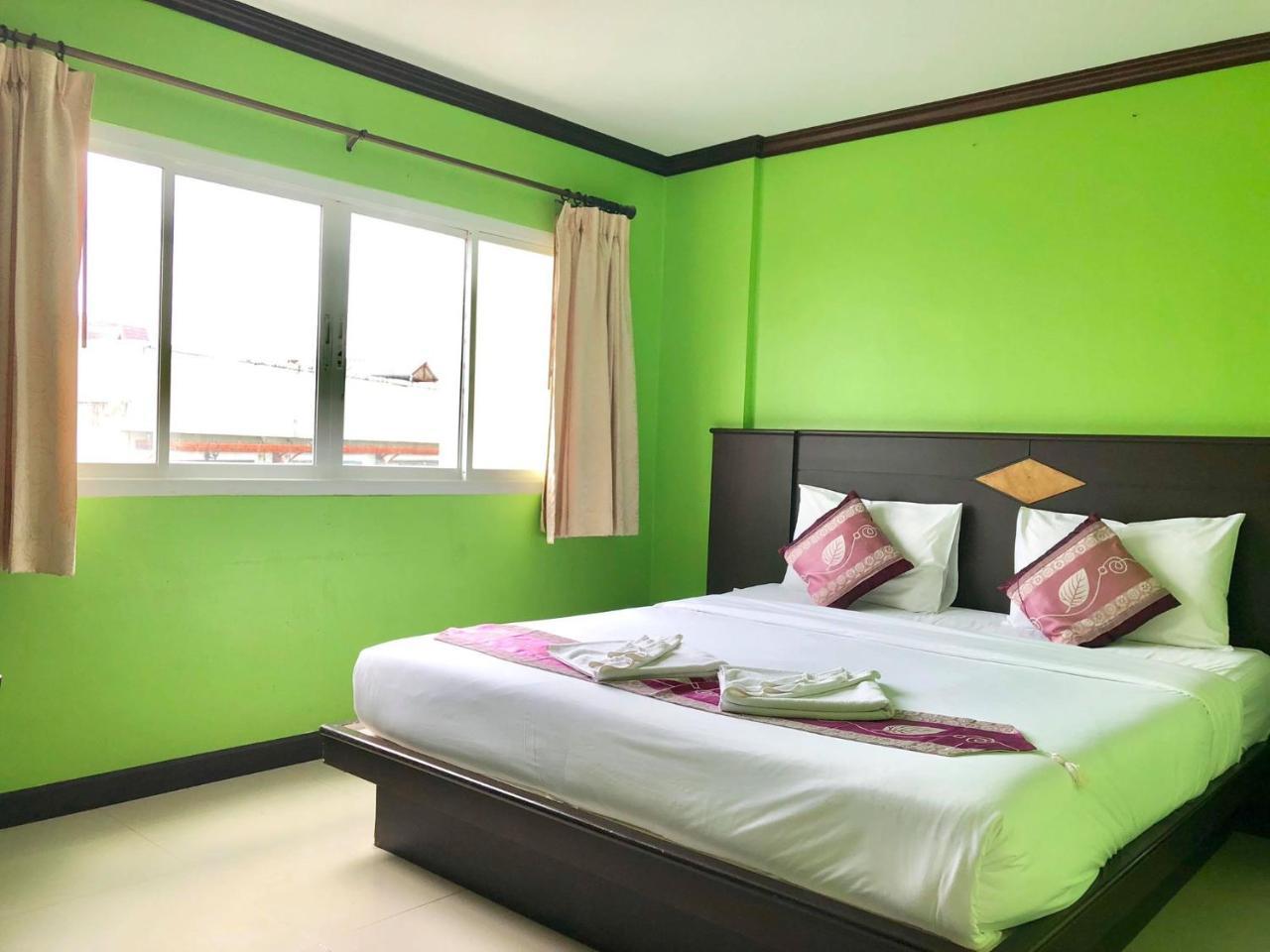 Hollywood Inn Love Patong Экстерьер фото