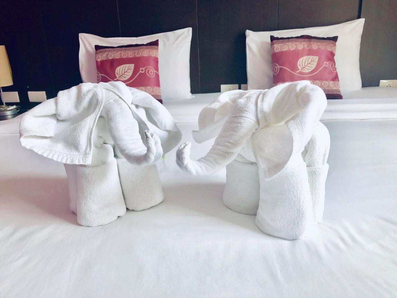 Hollywood Inn Love Patong Экстерьер фото