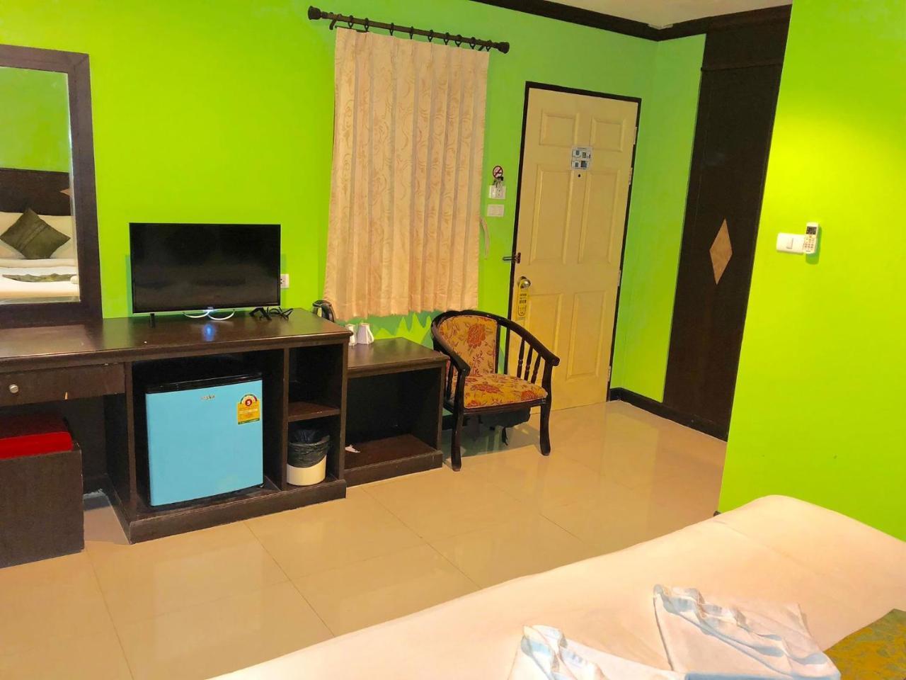 Hollywood Inn Love Patong Экстерьер фото
