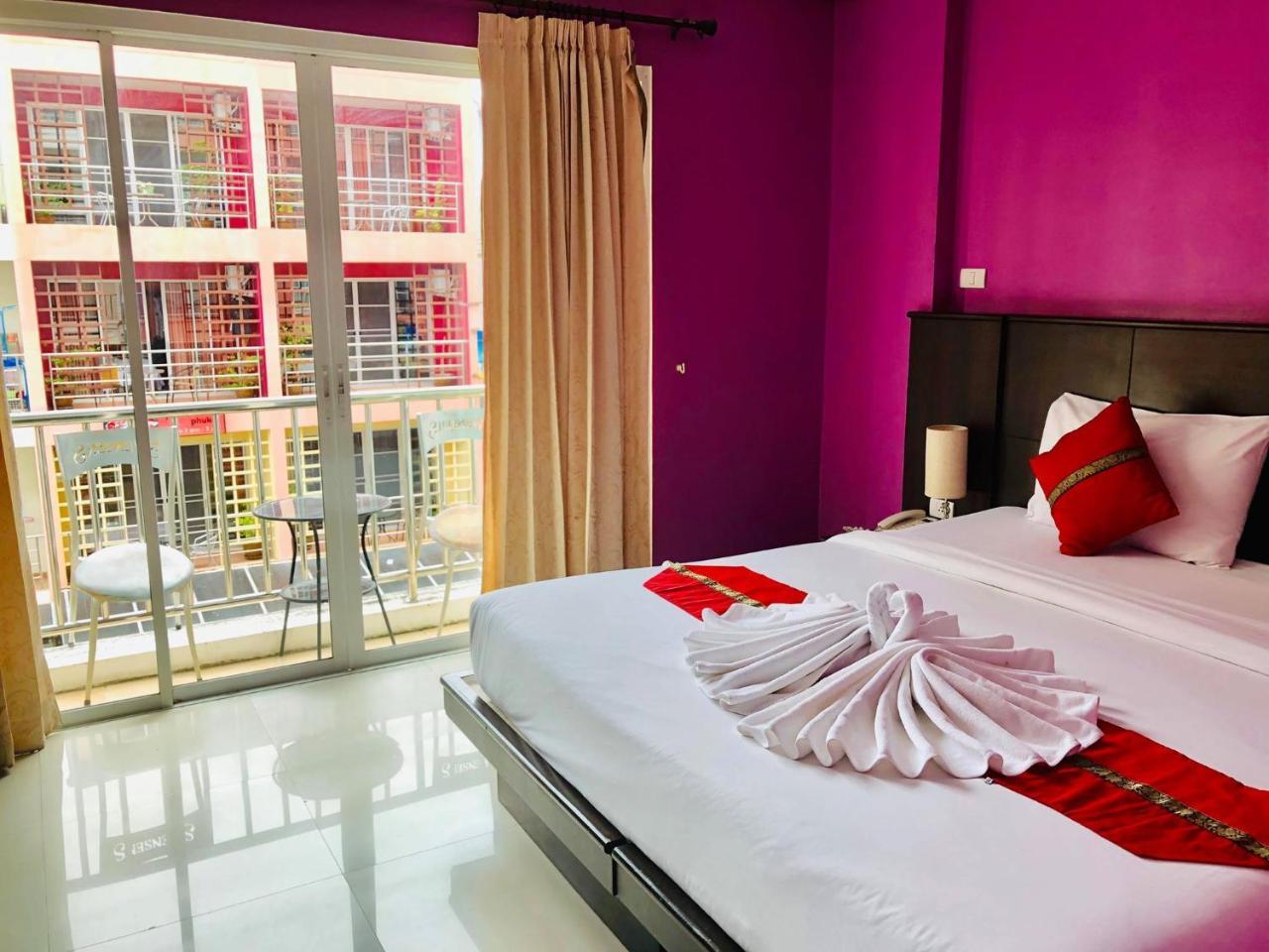 Hollywood Inn Love Patong Экстерьер фото