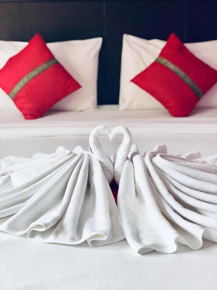Hollywood Inn Love Patong Экстерьер фото