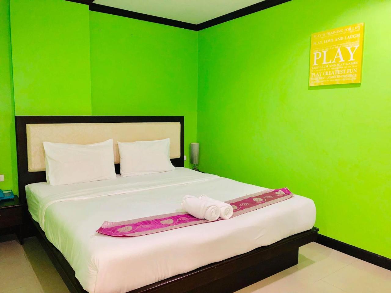 Hollywood Inn Love Patong Экстерьер фото