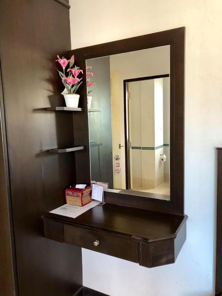 Hollywood Inn Love Patong Экстерьер фото
