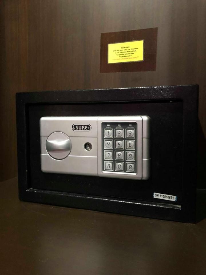 Hollywood Inn Love Patong Экстерьер фото