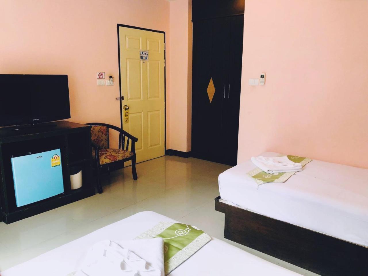Hollywood Inn Love Patong Экстерьер фото