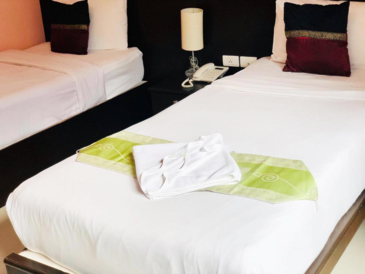 Hollywood Inn Love Patong Экстерьер фото