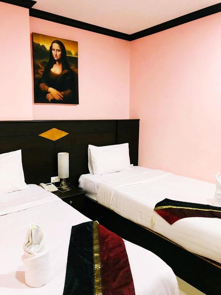 Hollywood Inn Love Patong Экстерьер фото