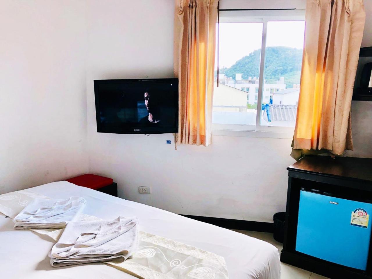 Hollywood Inn Love Patong Экстерьер фото