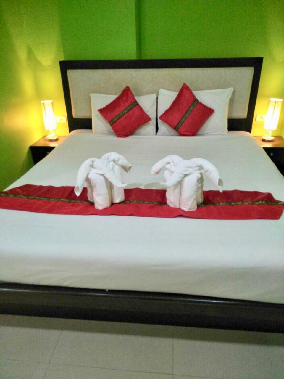Hollywood Inn Love Patong Экстерьер фото